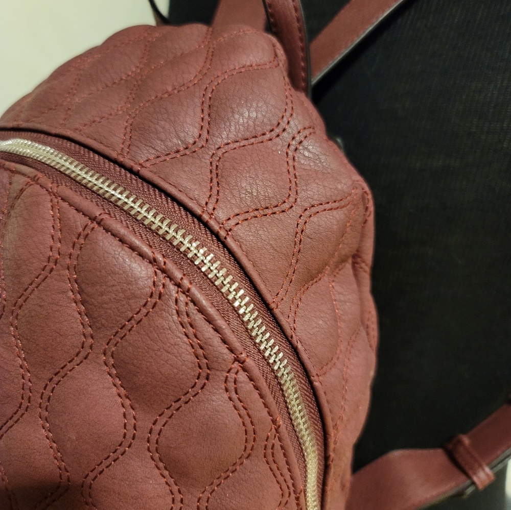 Violet Ray Maroon Quilted Backpack - Picture 3 of 3